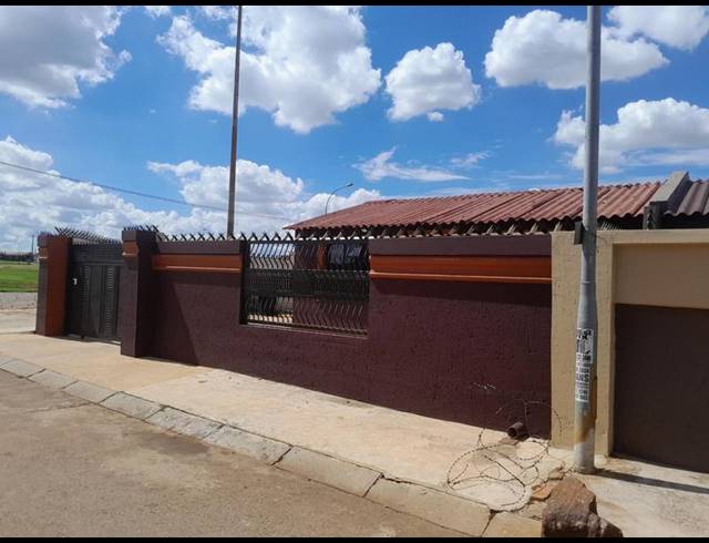 2 BEDROOM PROPERTY TO RENT IN NALEDI